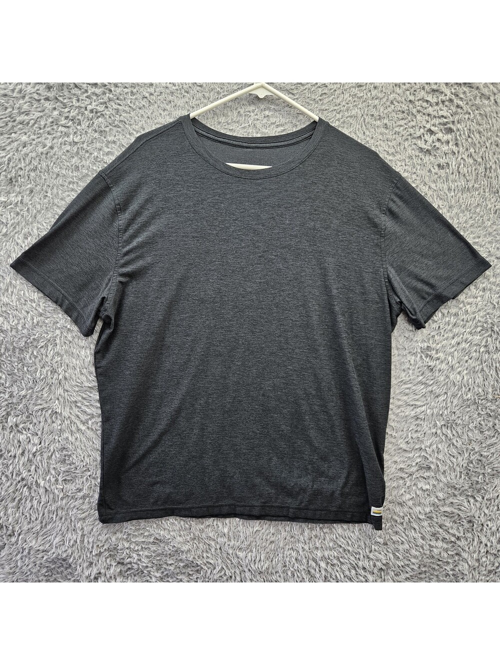 VUORI Strato Tech T Shirt Men XL Performance Stretch Gym Loungewear Dark Gray